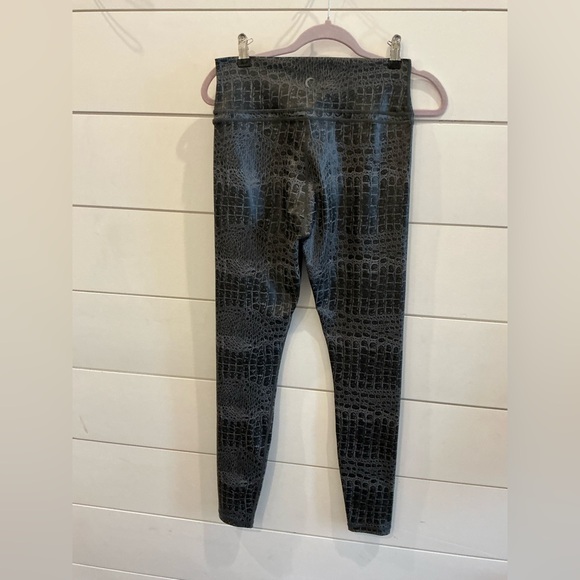 ZYIA Black and Gray Crocodile Print Leggings - Picture 2 of 3